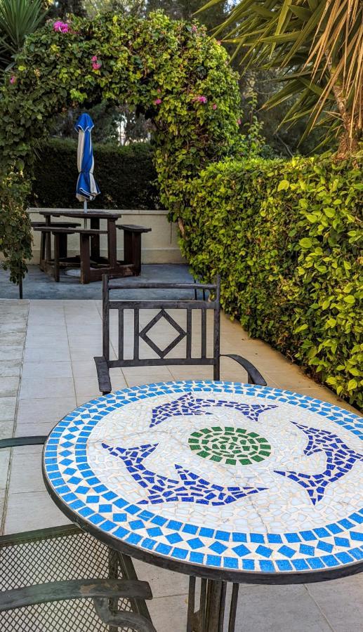 Stylish Garden Apartment At Paphos Harbour ภายนอก รูปภาพ