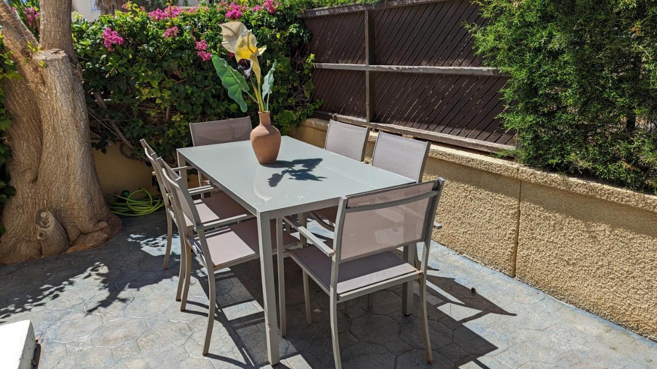 Stylish Garden Apartment At Paphos Harbour ภายนอก รูปภาพ
