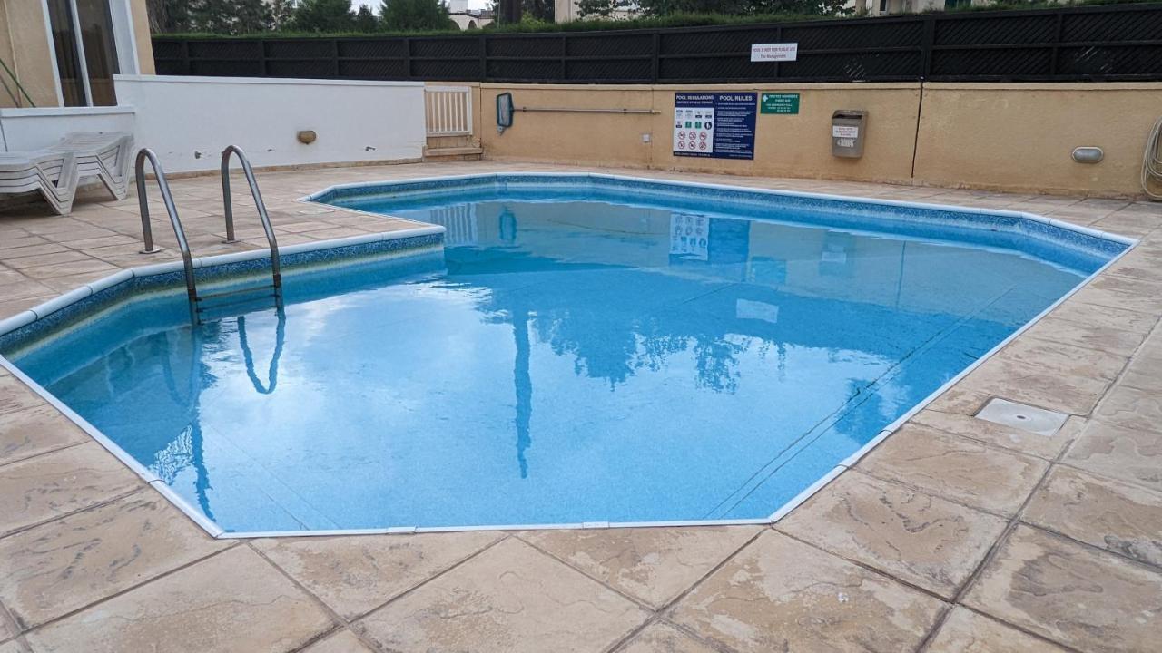 Stylish Garden Apartment At Paphos Harbour ภายนอก รูปภาพ