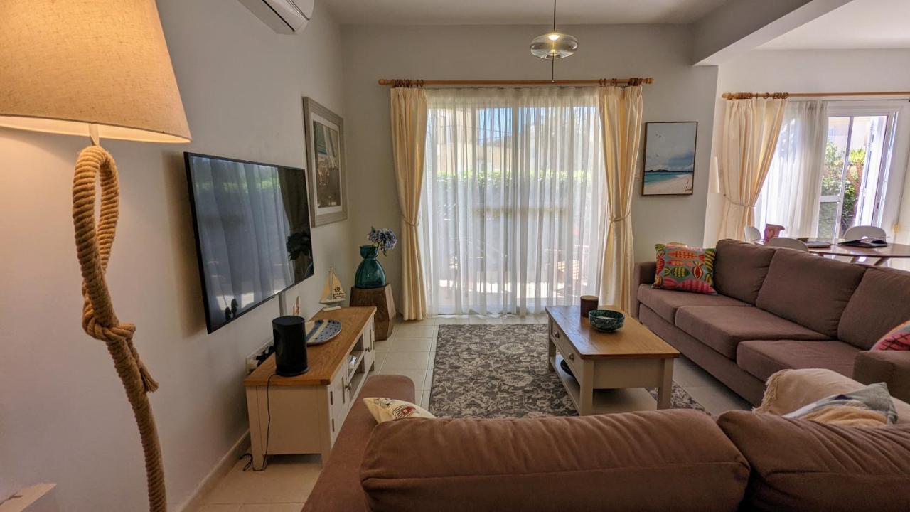 Stylish Garden Apartment At Paphos Harbour ภายนอก รูปภาพ