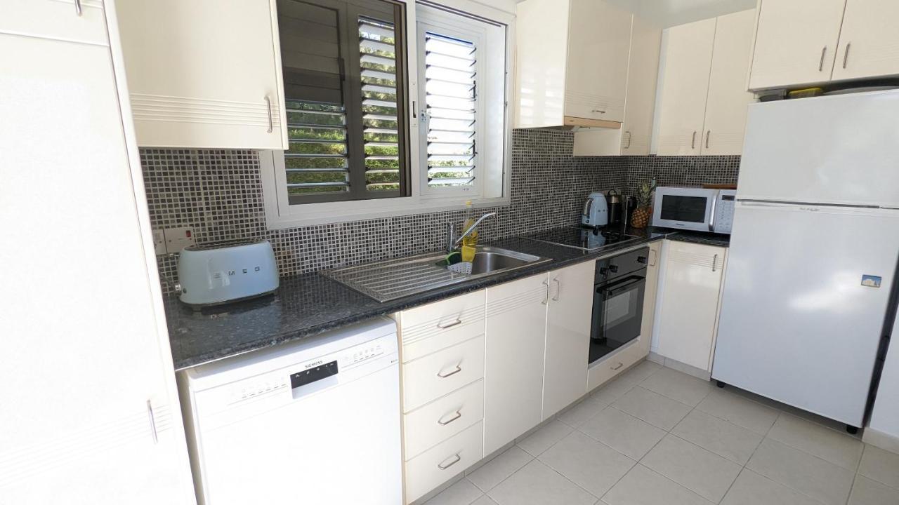 Stylish Garden Apartment At Paphos Harbour ภายนอก รูปภาพ