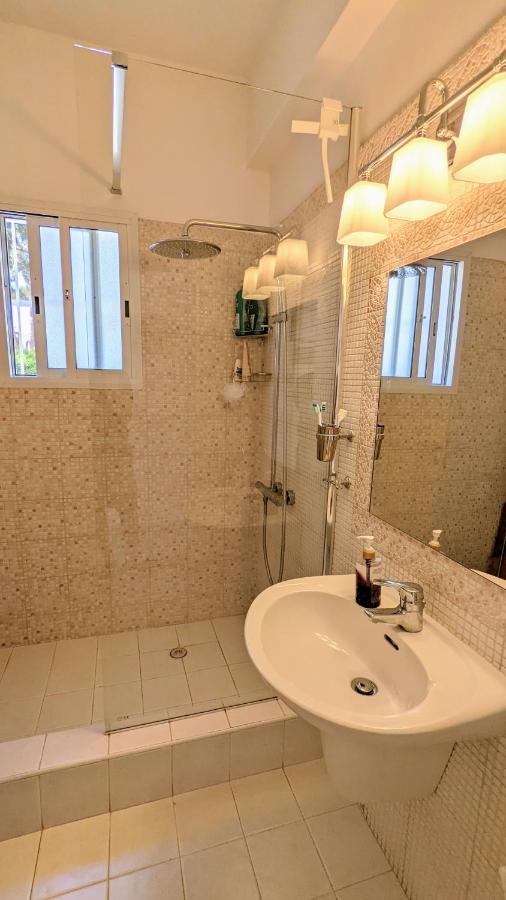 Stylish Garden Apartment At Paphos Harbour ภายนอก รูปภาพ